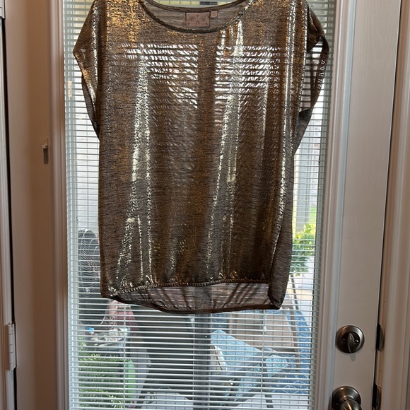 Dantelle foil print top. Beautiful for special occasions. - Picture 3 of 4